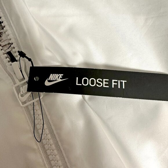 NEW Nike Hyper Windrunner Jacket - Picture 13 of 15
